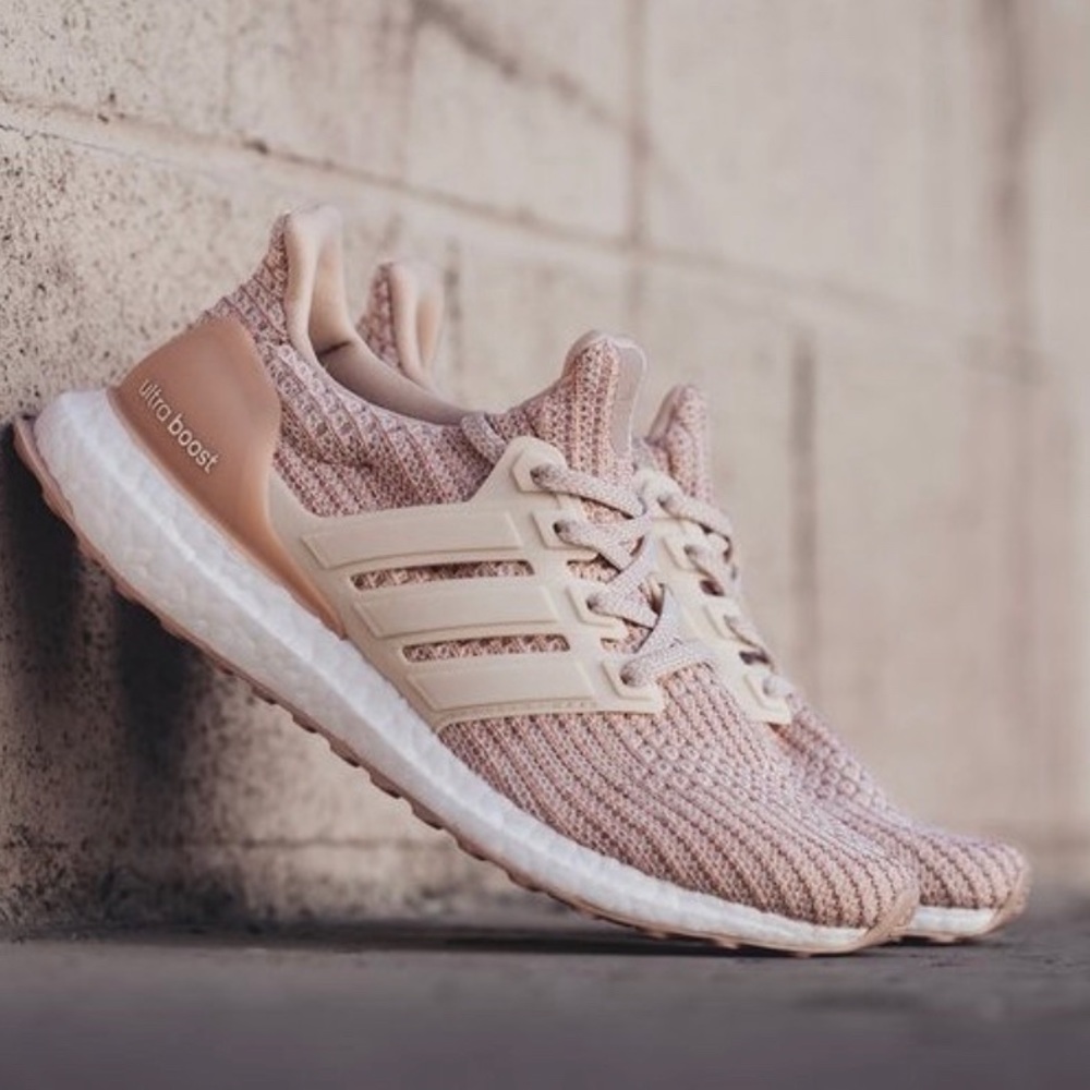 ADIDAS ULTRABOOST